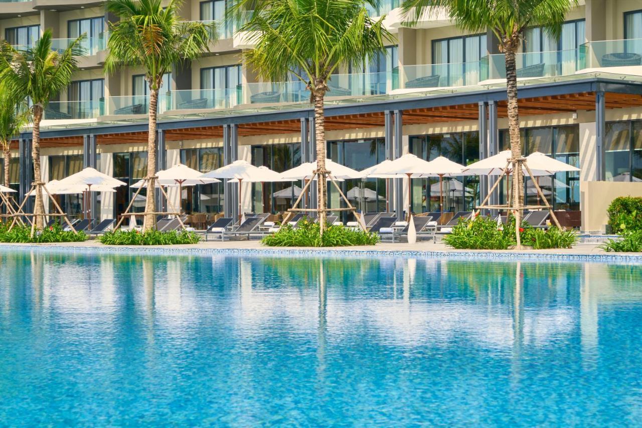 Moevenpick Villas & Residences Phú Quý Zewnętrze zdjęcie The pool at the hotel