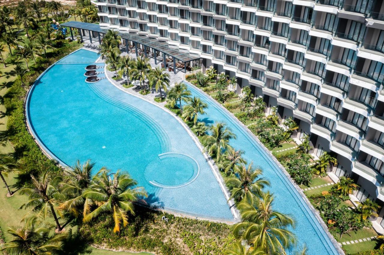 Moevenpick Villas & Residences Phú Quý Zewnętrze zdjęcie The pool at the hotel