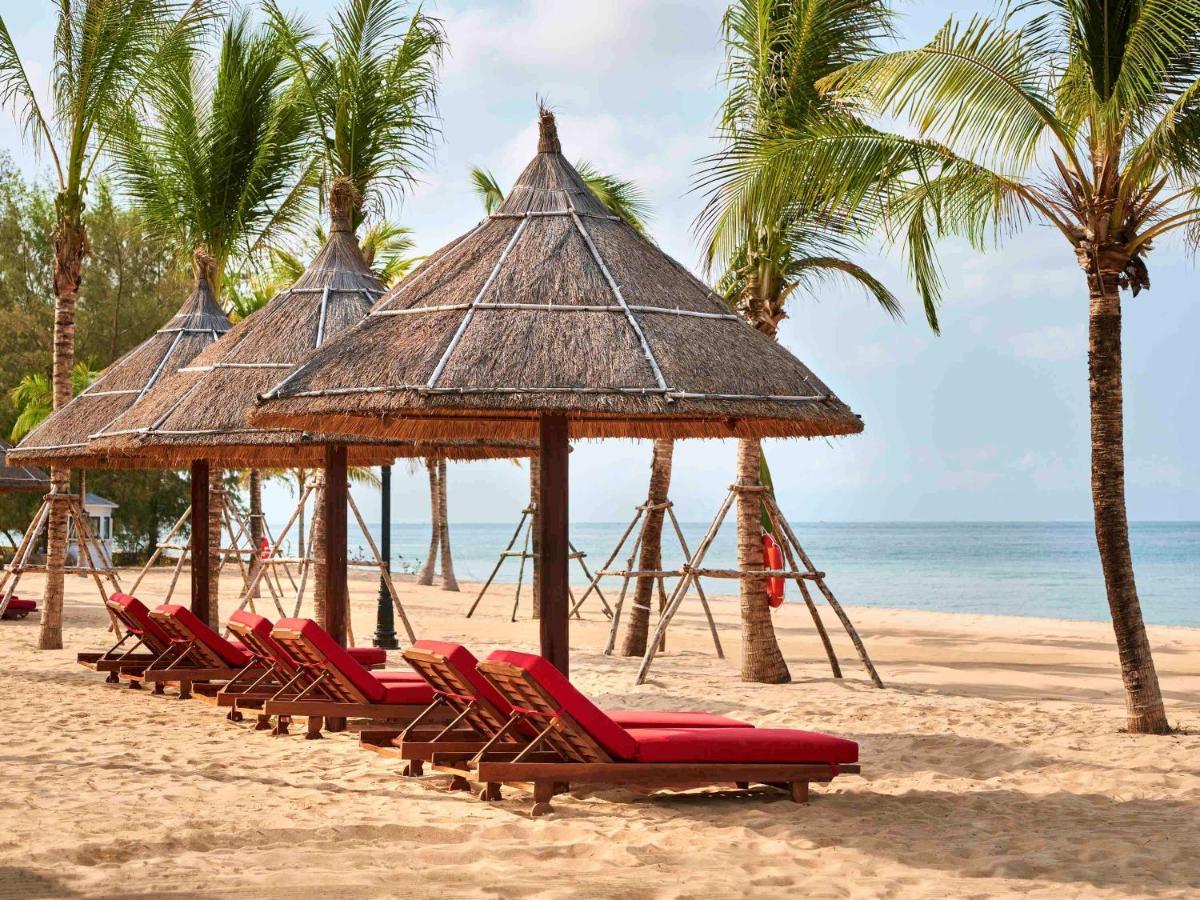 Moevenpick Villas & Residences Phú Quý Zewnętrze zdjęcie The beach at the Sheraton Nha Trang Hotel & Spa Resort