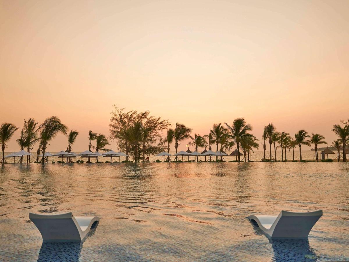 Moevenpick Villas & Residences Phú Quý Zewnętrze zdjęcie Sunset at the beach