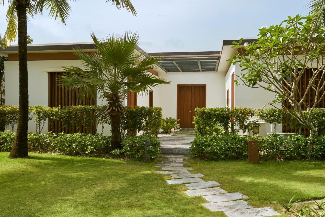 Moevenpick Villas & Residences Phú Quý Zewnętrze zdjęcie A villa at Vinpearl Hotel Nha Trang