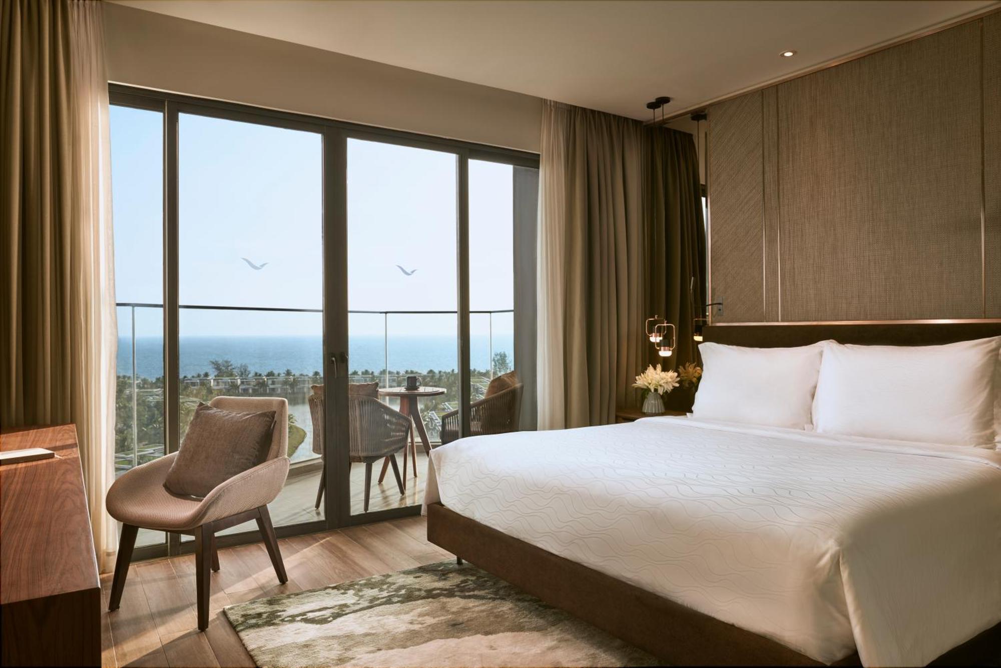 Moevenpick Villas & Residences Phú Quý Zewnętrze zdjęcie A bedroom at the hotel