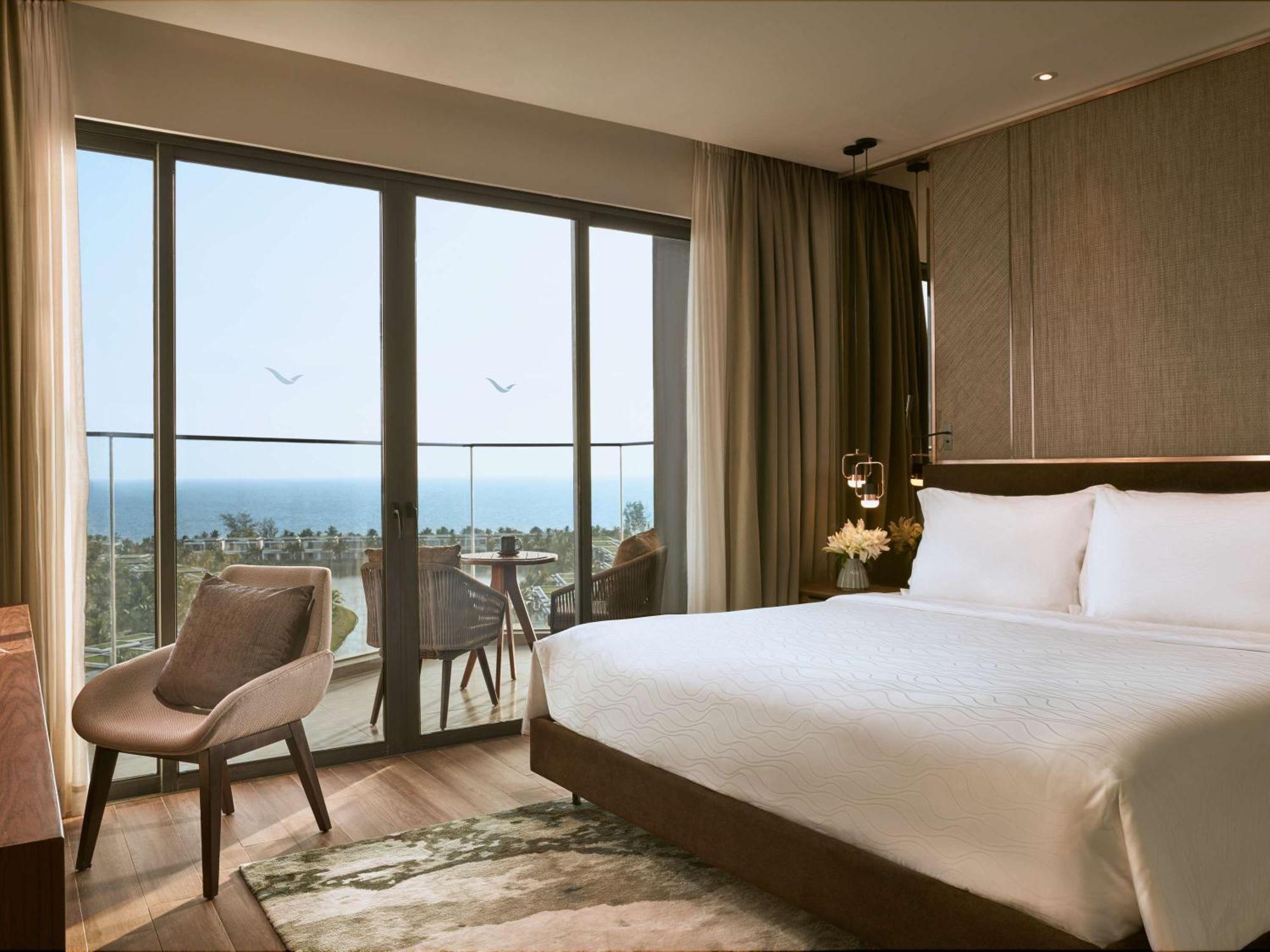 Moevenpick Villas & Residences Phú Quý Zewnętrze zdjęcie A bedroom at the hotel