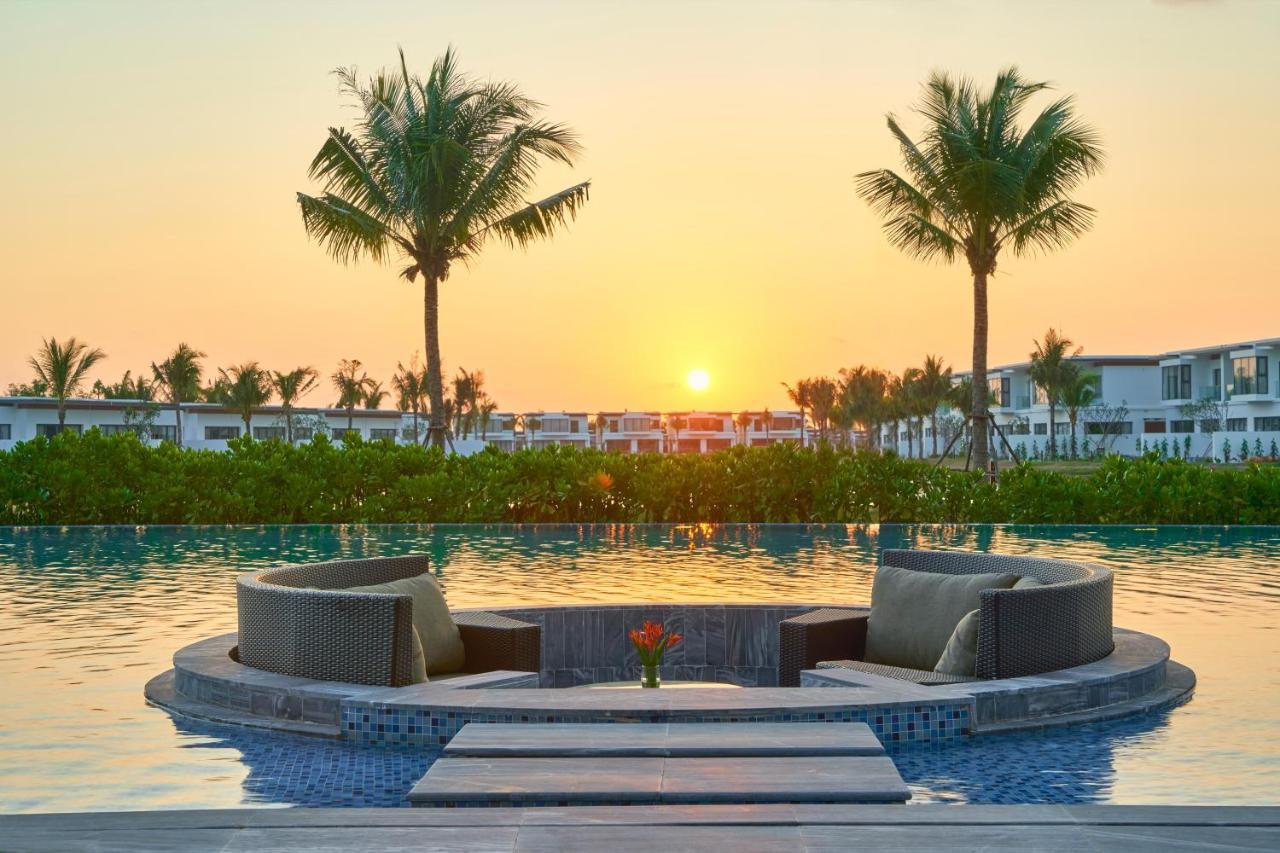 Moevenpick Villas & Residences Phú Quý Zewnętrze zdjęcie Sunset at Vinpearl Hotel Nha Trang