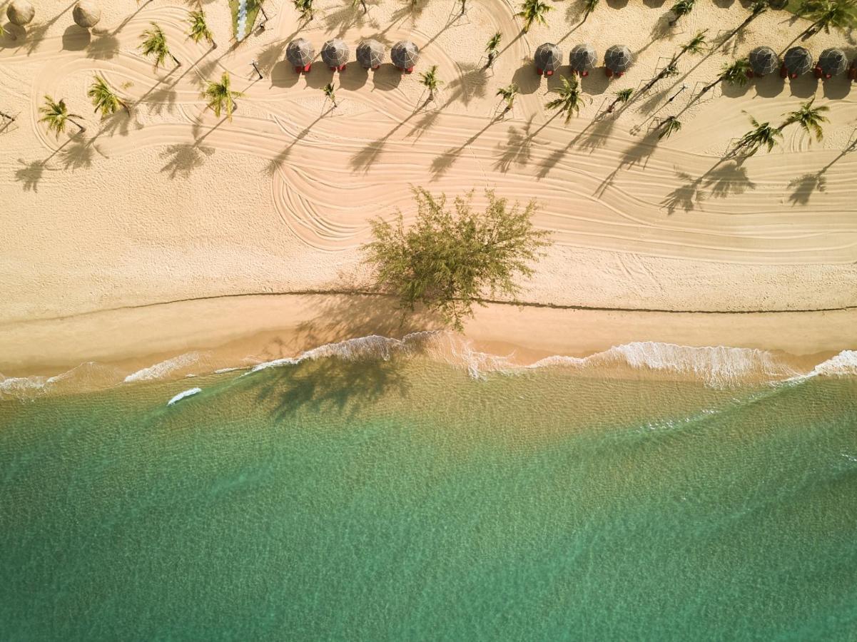 Moevenpick Villas & Residences Phú Quý Zewnętrze zdjęcie Aerial view of the beach